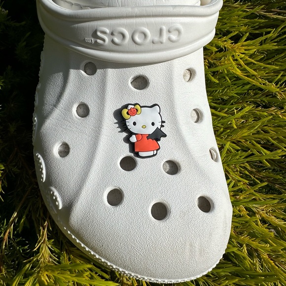 Hello Kitty Croc Charms - Picture 7 of 8
